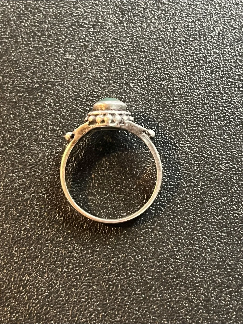 Sterling Silver Malachite Ring with beaded detail. Sz 6.